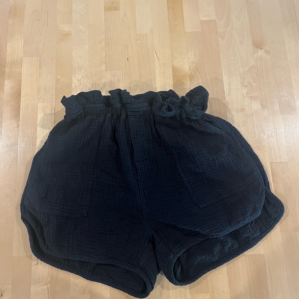 100% Cotton Black Ruffle Waist Shorts by Splendid Beachy Boho Vibes